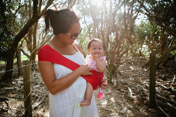 How_to_use_a_baby_sling_3