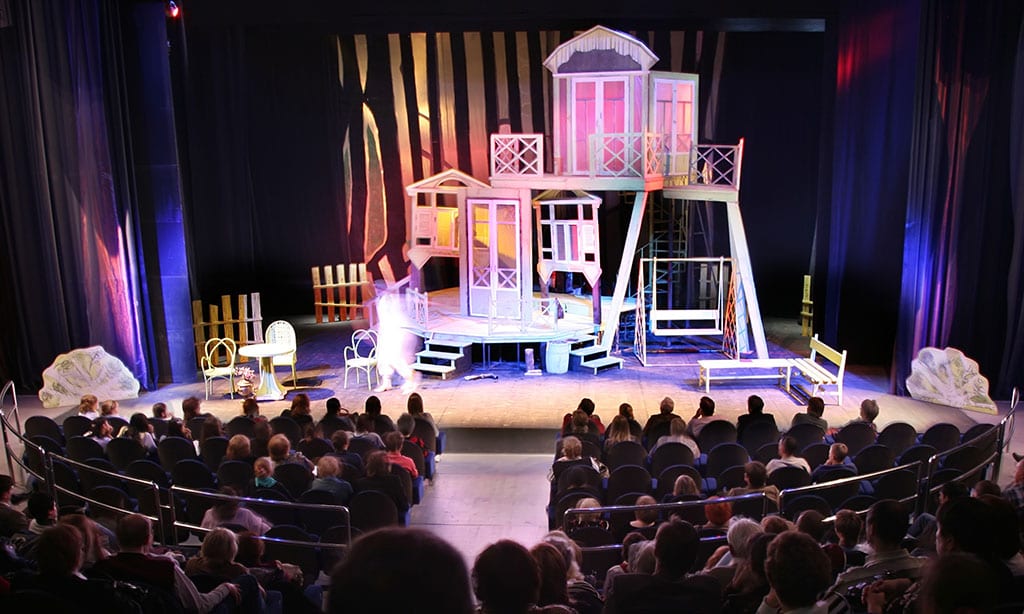 A Kid’s First Theatre Experience- Plays for Kids and Tips for Mums!