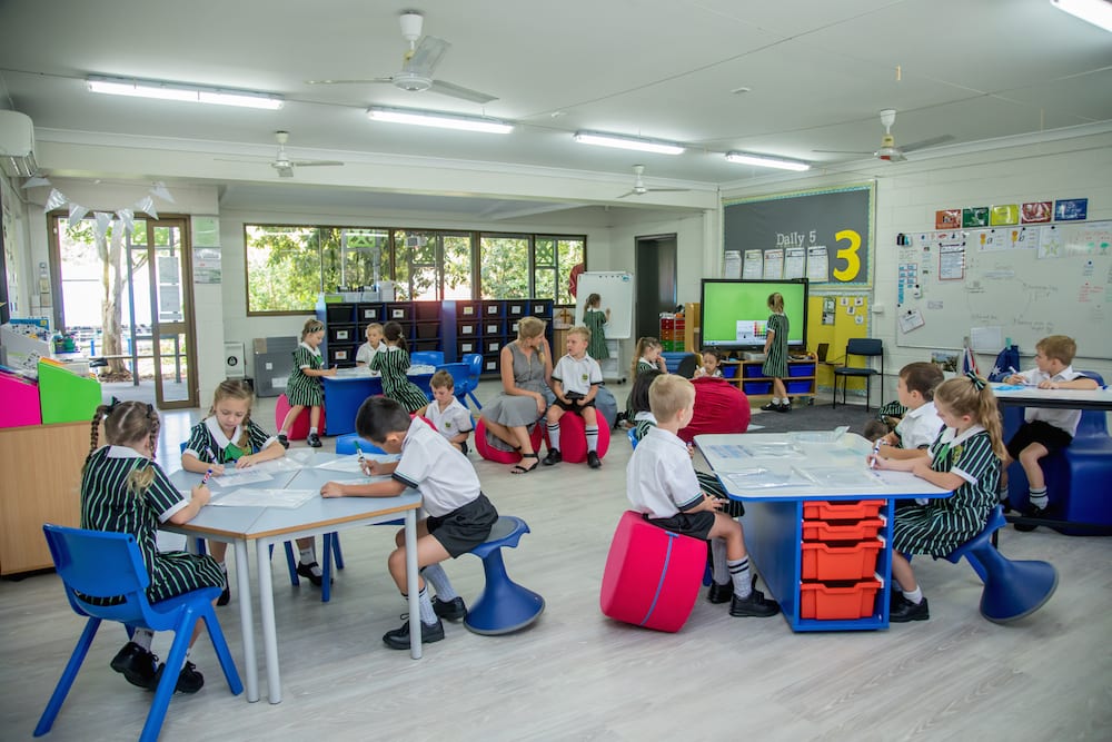 Flexible Learning Spaces students studying in a flexibly designed classroom