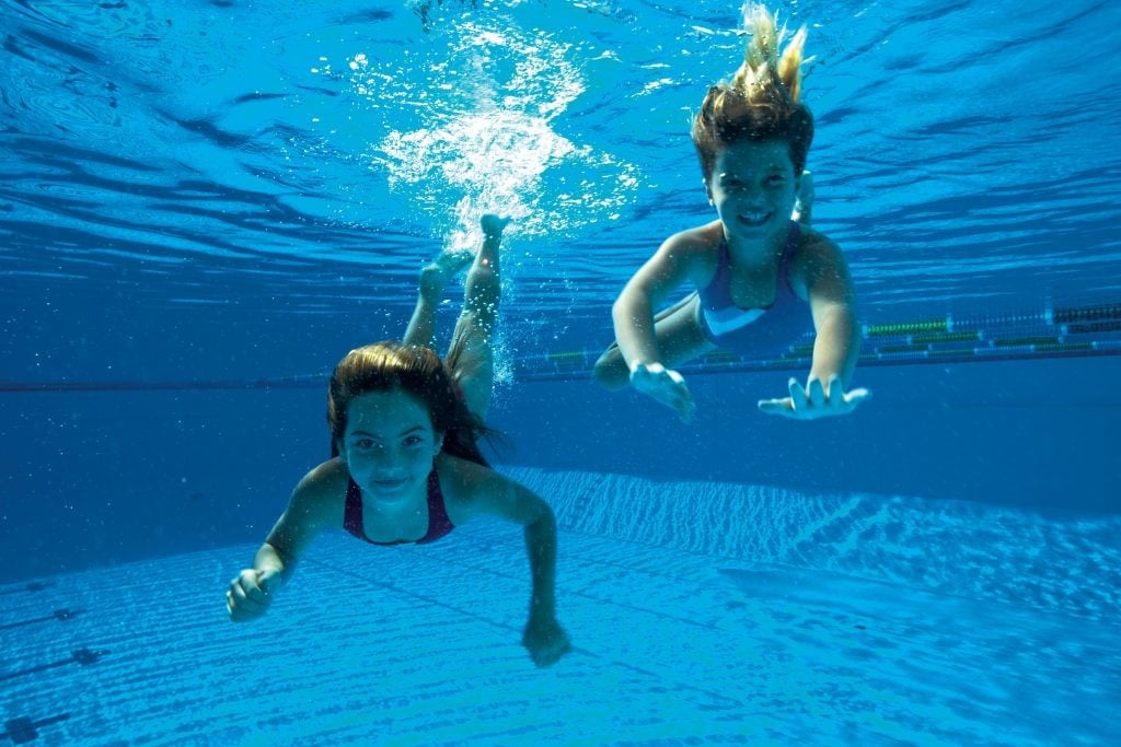 children learn to swim