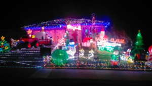 60 Ridgecrest Drive, Flagstone Christmas lights