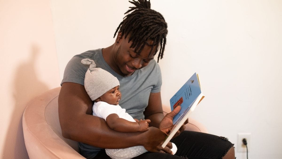 Dad reading to child for National Simultaneous Storytime