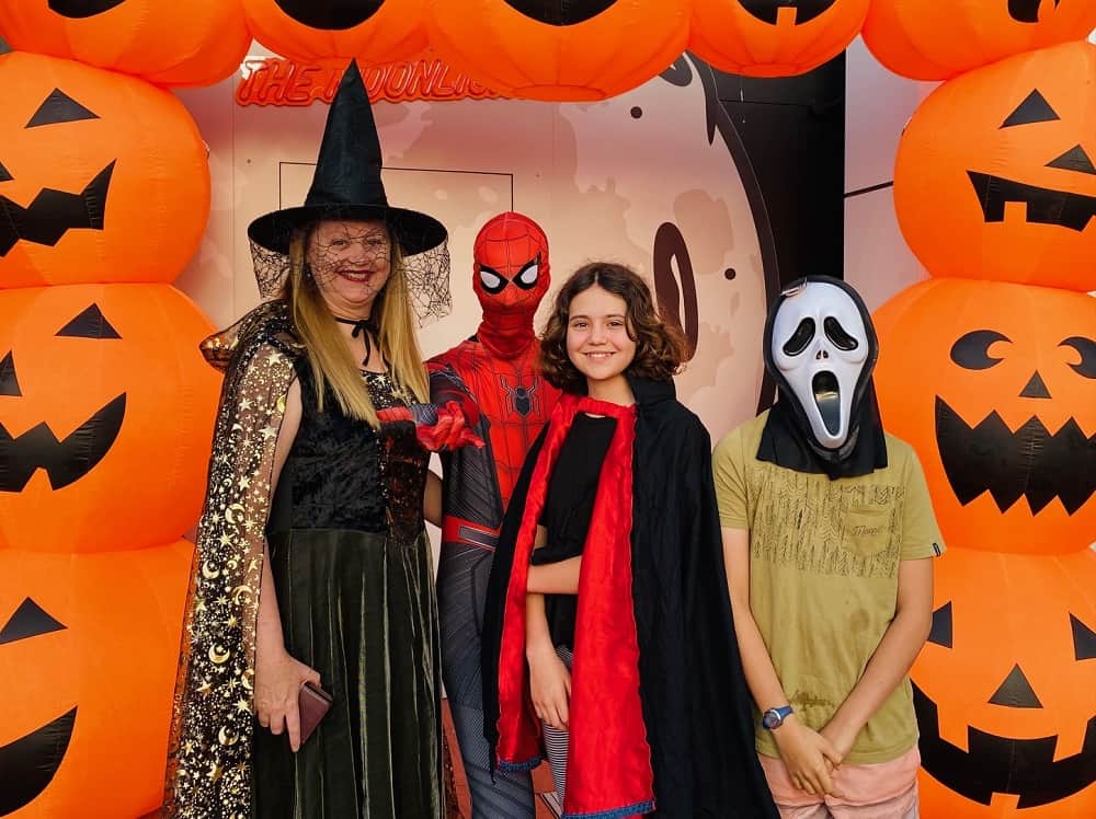 Janine & kids dressed up for Halloween