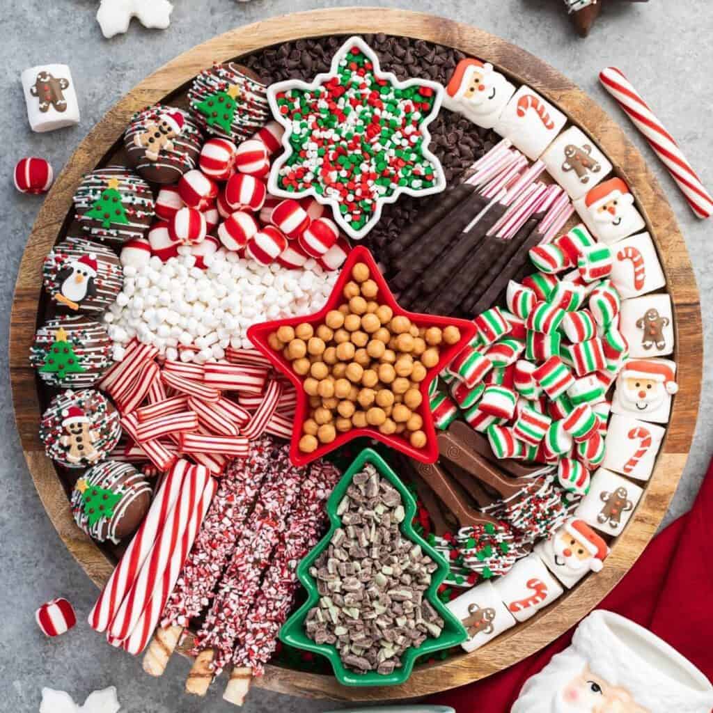 Christmas themed hot cocoa charcuterie board