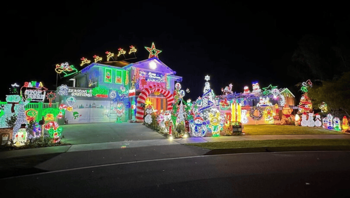 16 Pine Edge Drive, Landsborough Christmas lights