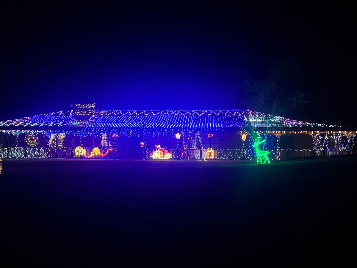 2-6 Alexander Court, Chambers Flat - Christmas lights 2025